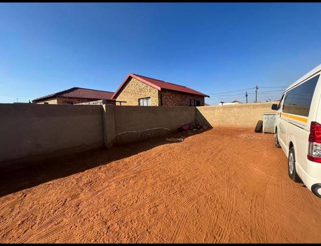 2 BEDROOM HOUSE FOR SALE IN PROTEA GLEN EXT